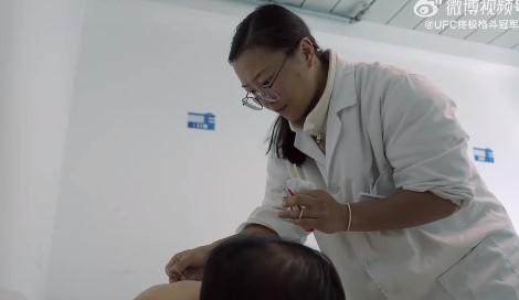 两面石铭：从擂台到诊室，武者勇锐与医者仁心