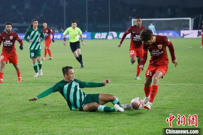 中超第二轮：浙江队主场0比0战平上海海港，赵博