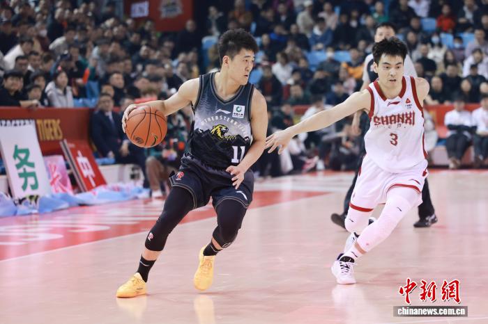 吉林队逆转山西队 全力冲击季后赛关键战