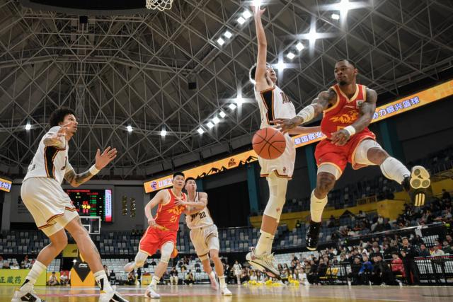 浙江队主场力克吉林队 以102-88完胜对手
