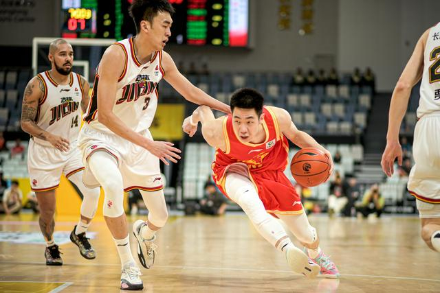 浙江队主场力克吉林队 以102-88完胜对手