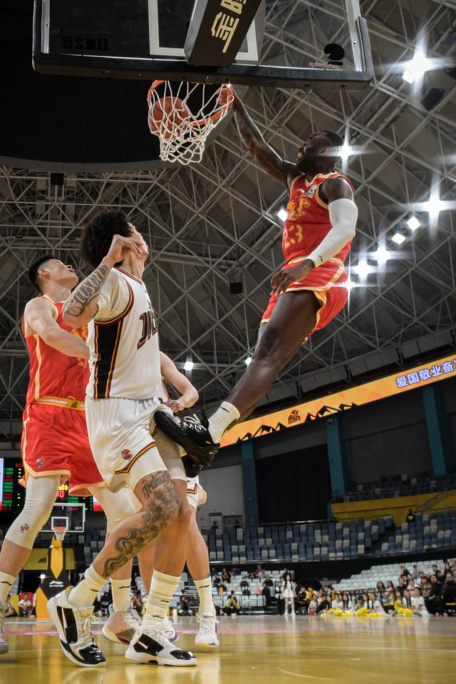 浙江队主场力克吉林队 以102-88完胜对手