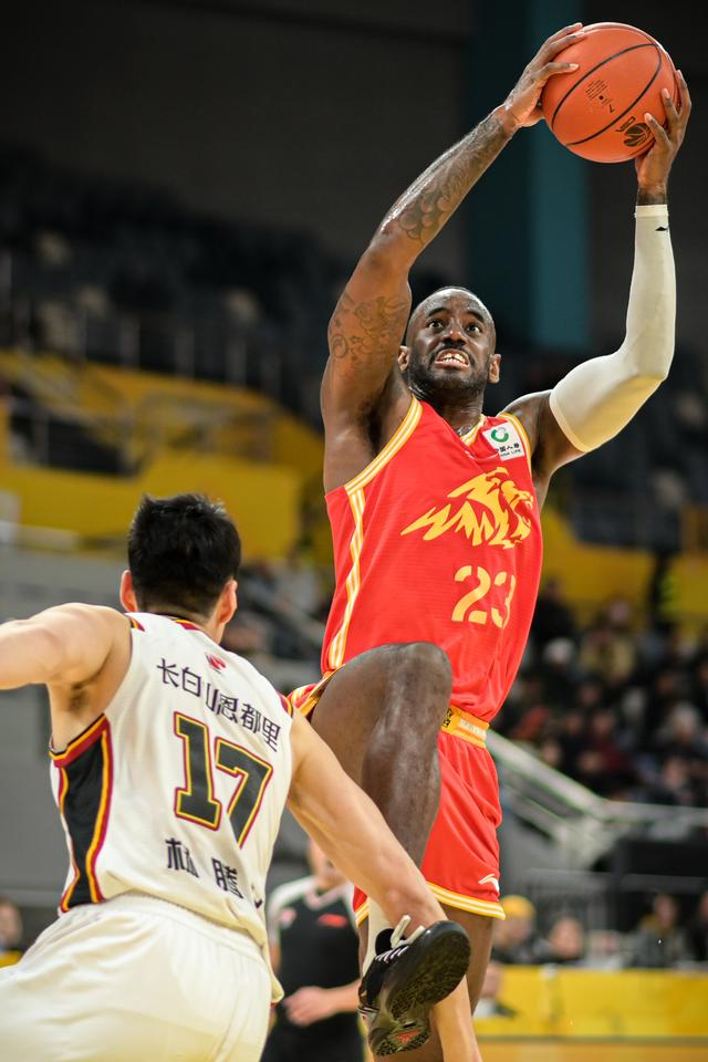 浙江队主场力克吉林队 以102-88完胜对手