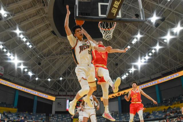 浙江队主场力克吉林队 以102-88完胜对手