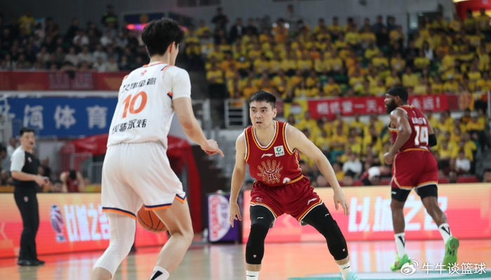 上海队客场狂胜山西32分重返榜首豪取11连胜