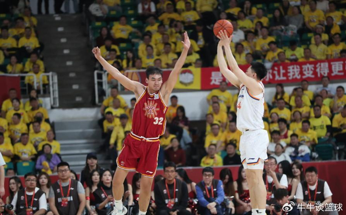 上海队客场狂胜山西32分重返榜首豪取11连胜