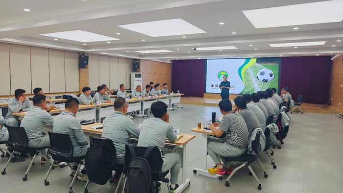 中国足协五级青训体系启动 精英教练缺口引关注