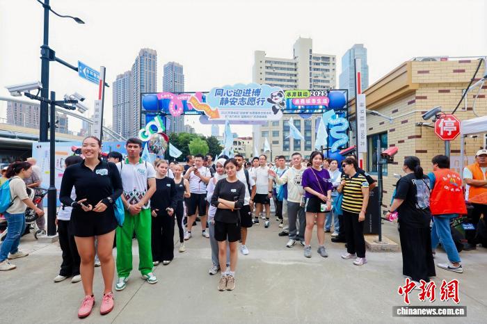 静安区河畔以志愿服务与文明交流迎接进博会：