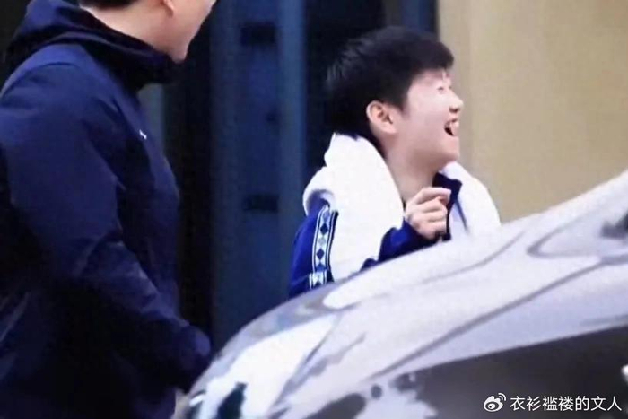 国乒将士训练备战伦敦团体赛 孙颖莎笑容满面王