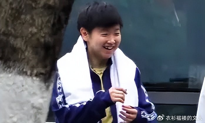 国乒将士训练备战伦敦团体赛 孙颖莎笑容满面王